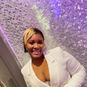 Meet your Posher, Wayneisha